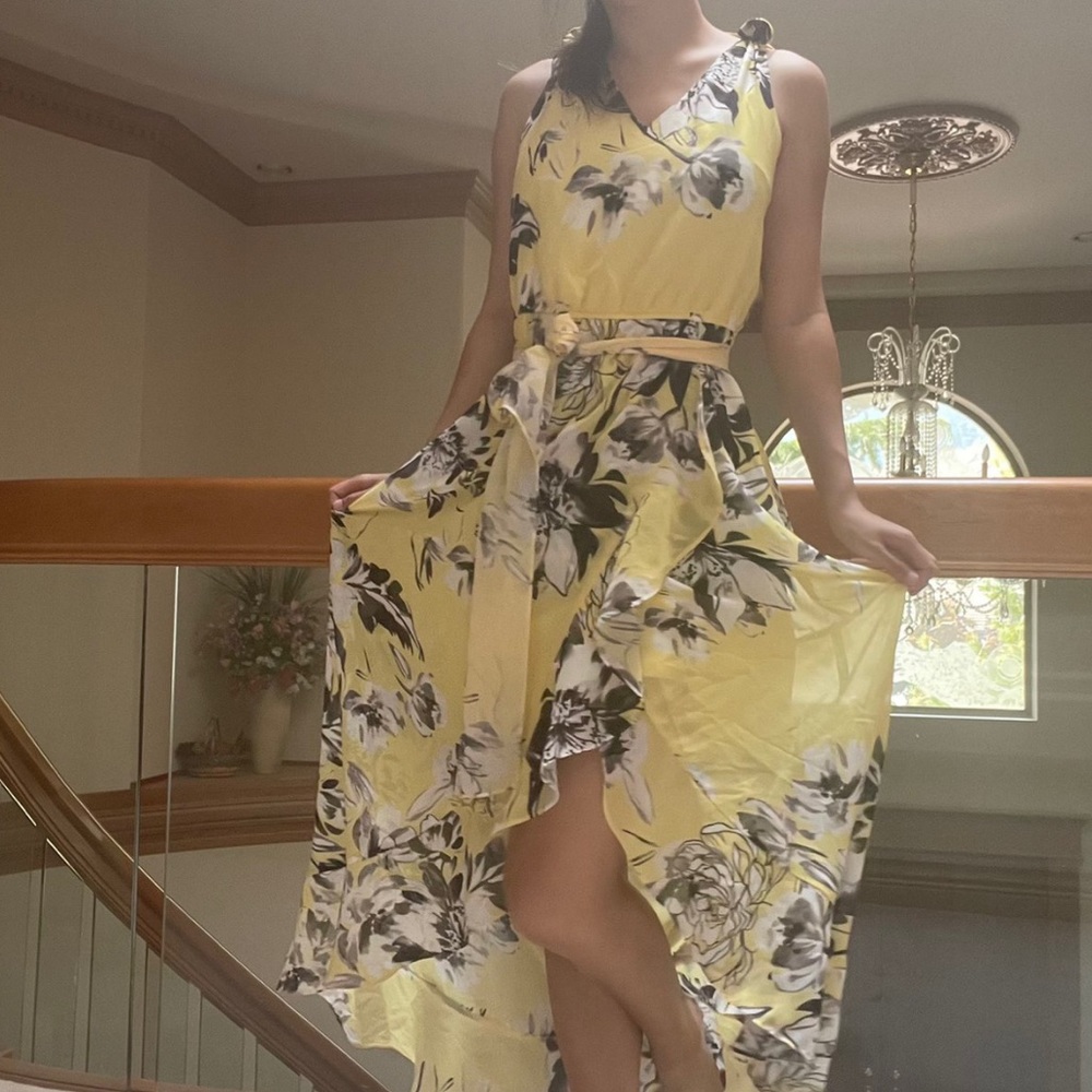 Banana Republic womens yellow floral maxi dress no size tag but fits like M or 6